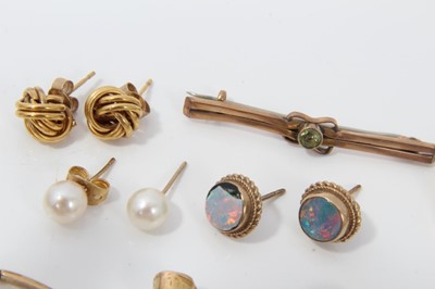 Lot 122 - Group gold and yellow jewellery