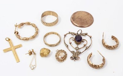 Lot 128 - Group gold and yellow metal jewellery