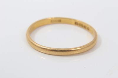 Lot 127 - 22ct gold wedding ring and 14ct gold ring with Greek key decoration