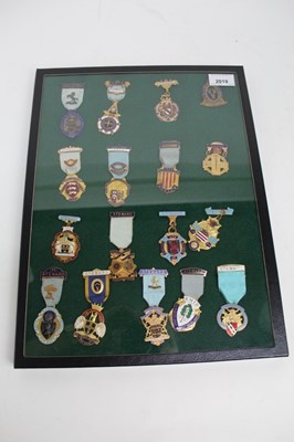 Lot 341 - A glass case containing 17 assorted Masonic jewels