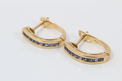 Lot 144 - 18ct gold wedding ring and pair 18ct gold synthetic blue stone half hoop earrings