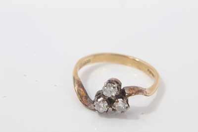 Lot 165 - 18ct gold diamond three stone cluster ring