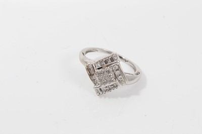 Lot 175 - 9ct white gold diamond cluster ring