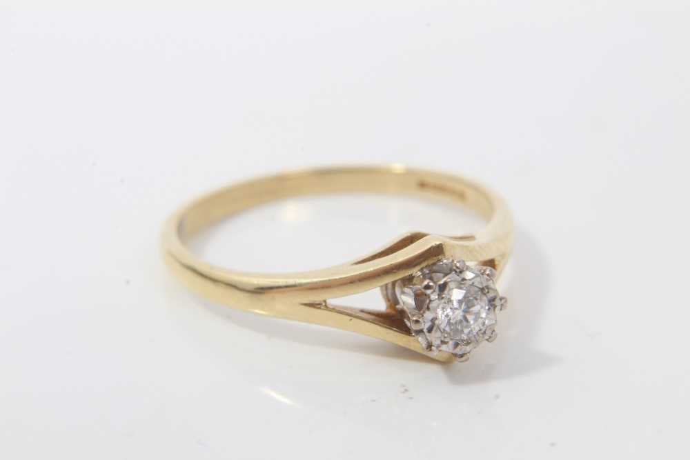 Lot 176 - 18ct gold diamond single stone ring
