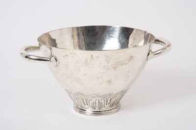 Lot 327 - Edwardian silver bowl in the form of tapered circular form, with a band of chased foliate decoration and twin loop handles (Birmingham 1909) - maker Millicent Sutherland