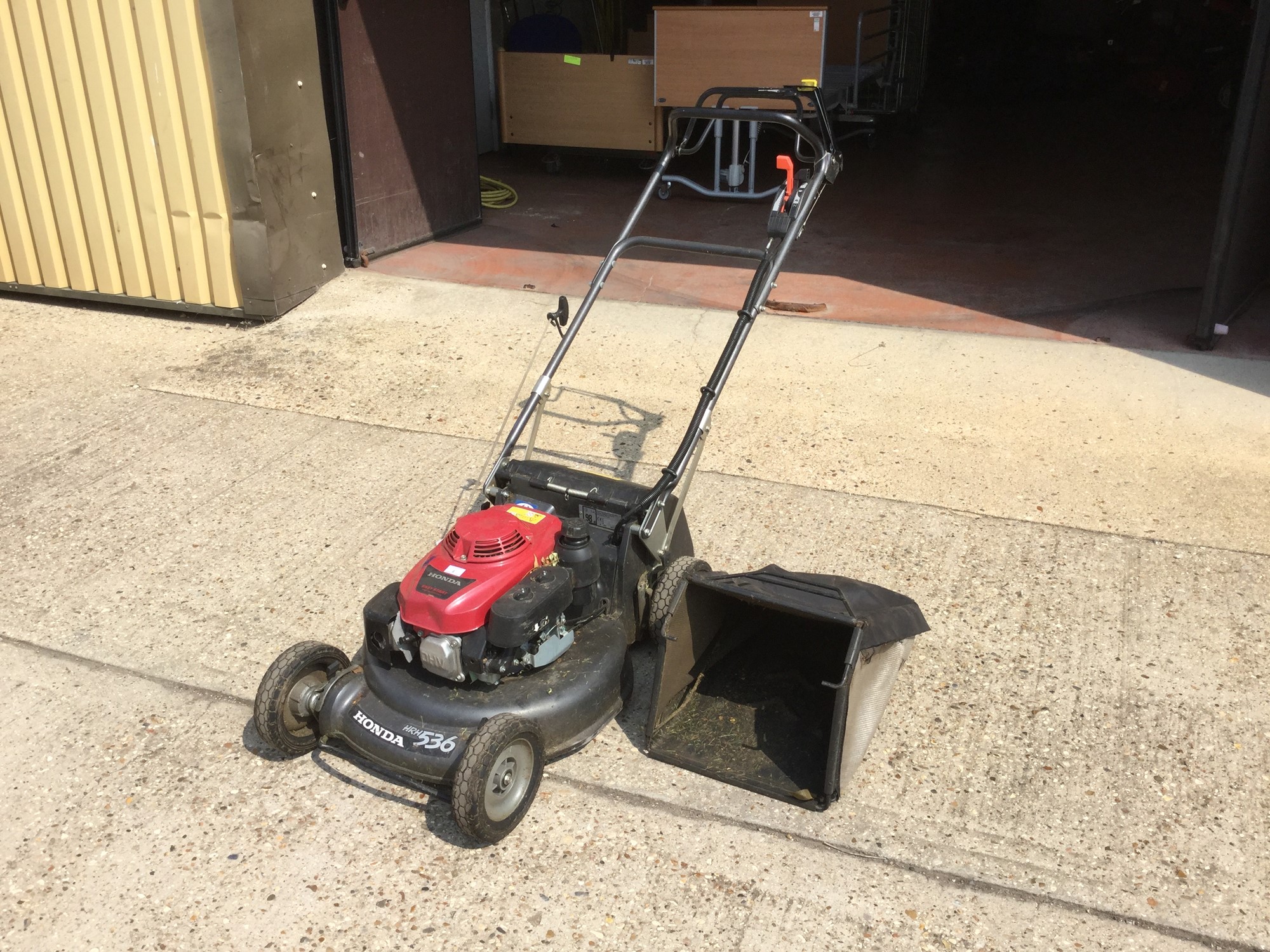 Lot 6 - Honda HRH 536 Pro Hydrostatic Petrol lawnmower