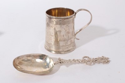 Lot 329 - Early 19th Century Anglo-Indian silver tankard of tapered cylindrical form with two bands of reeded decoration and reeded scroll handle, Circa. 1820