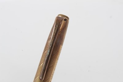Lot 194 - 9ct gold propelling pencil