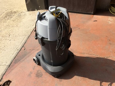 Lot 48 - Nilfisk GWD 300S Industrial Wet & Dry Vacuum cleaner (lacking hose and attachments)