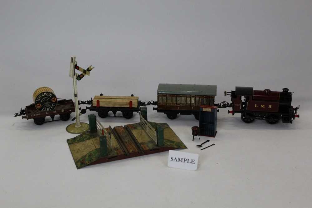LOT:70 | A Hornby Train Tank Passenger Set No. 101 LOT:70 | A Hornby Train Tank Passenger Set No. 101
