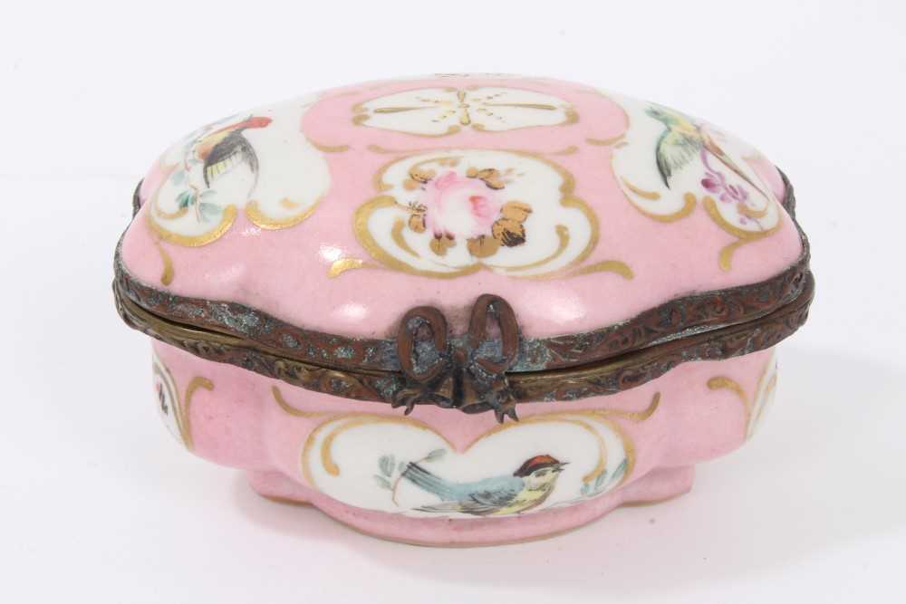 Lot 21 - 19th century Dresden porcelain lidded box
