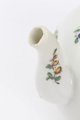 Lot 25 - 18th century Worcester porcelain teapot