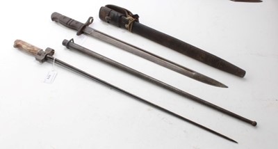 Lot 771 - French 1866 pattern Lebel Bayonet in scabbard together with a British 1907 pattern Remington bayonet in steel mounted leather scabbard with leather frog (2)