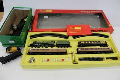 Lot 1512 - Railway Hornby OO gauge Flying Scotsman set in original box RS605 plus some unboxed rolling stock and track