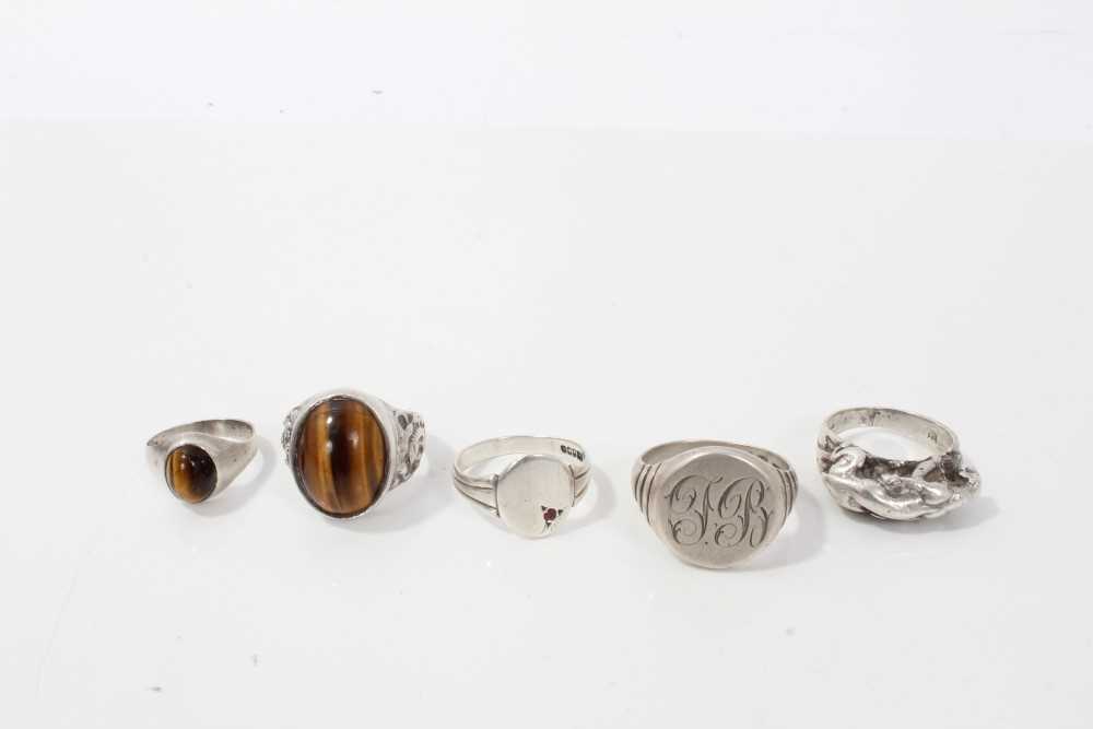 Lot 258 - Five silver rings