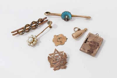 Lot 266 - Group yellow metal jewellery