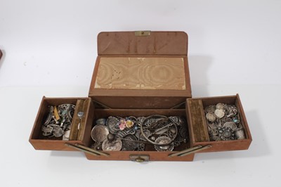 Lot 270 - Jewellery box containing antique and later silver and white metal jewellery