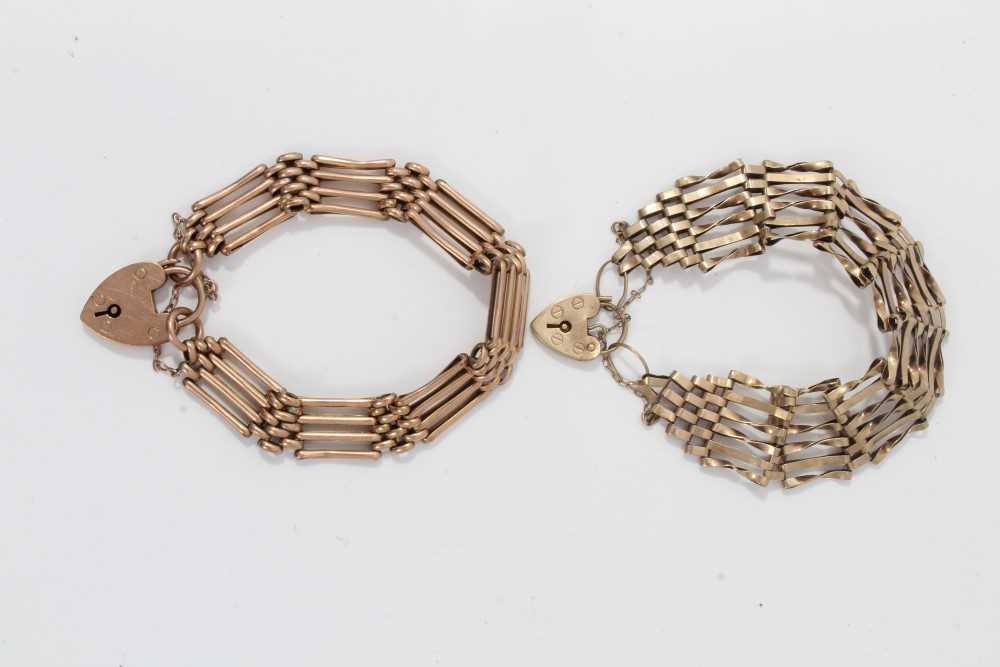 Lot 291 - Two 9ct gold gate bracelets