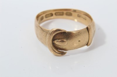 Lot 298 - 18ct gold buckle ring