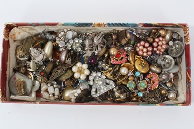 Lot 331 - Group of Vintage clip on and other earrings together with other costume jewellery