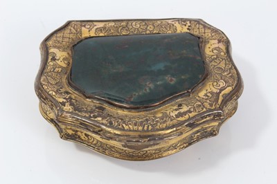 Lot 687 - 18th century Continental gilt metal and agate inset snuff box