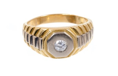 Lot 503 - Gentlemen's 18ct white and yellow gold signet ring with a round brilliant cut diamond to the bezel