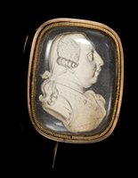 Lot 630 - George III sulphide cameo brooch depicting a...