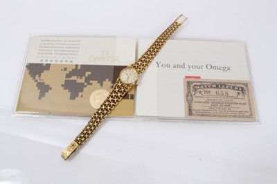 Lot 608 - Ladies Omega 18ct gold wristwatch