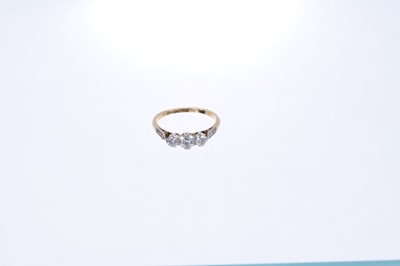 Lot 511 - Diamond three stone ring