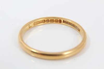 Lot 83 - 22ct gold wedding ring