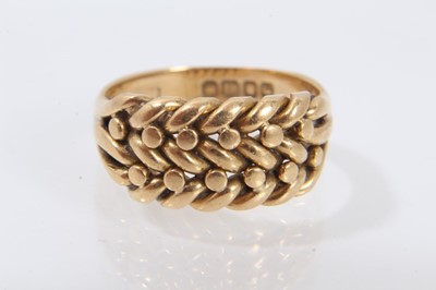 Lot 549 - Edwardian 18ct gold knot ring