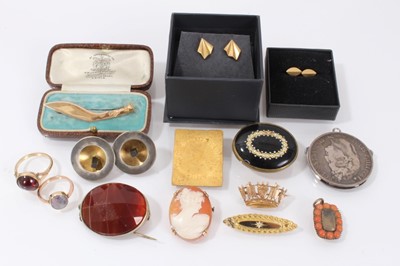 Lot 550 - Miscellaneous group of jewellery to include a gold and cabochon garnet ring, opal single stone ring, unmounted opal, Regency coral pendant, silver earrings by Lesley Craze, ditto brooch, and other...