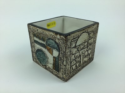 Lot 5 - Cube shaped troika vase with Cornwall LG marked to base, 8.5cm high
