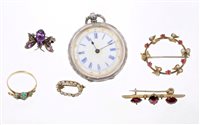 Lot 661 - Group of jewellery - to include a Victorian...