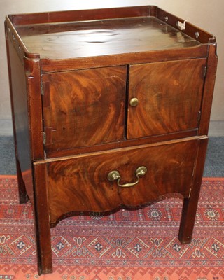 Lot 1246 - George III mahogany tray top bedside commode