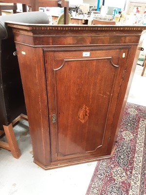 Lot 1110 - Georgian oak hanging corner cabinet