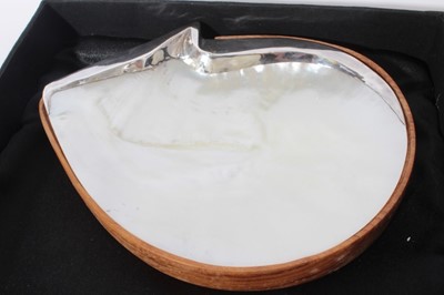 Lot 193 - 20th Century mother of pearl shell caviar dish with white metal mount and similar cutlery