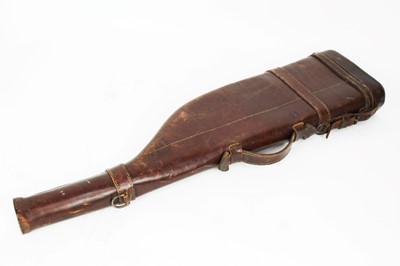 Lot 828 - An early 20th century leather leg ‘o mutton gun case, 79cm long