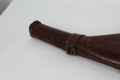 Lot 828 - An early 20th century leather leg ‘o mutton gun case, 79cm long