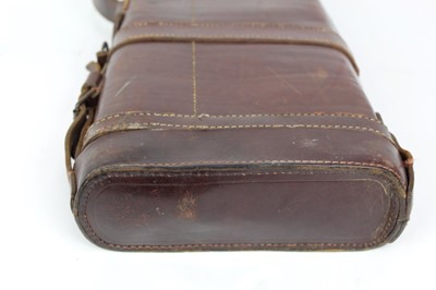 Lot 828 - An early 20th century leather leg ‘o mutton gun case, 79cm long