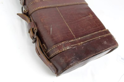 Lot 828 - An early 20th century leather leg ‘o mutton gun case, 79cm long