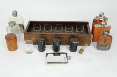 Lot 841 - Set of ten etched glass peg marker shot glasses, numbered 1 to 10, in fitted wooden case, together with five hip flaks and assorted field glasses in cases