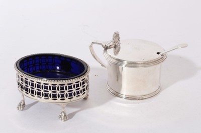 Lot 344 - George IV silver mustard pot of drum form with reeded borders