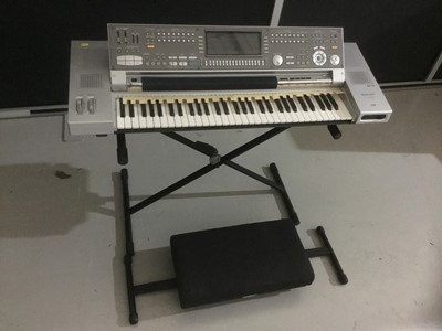 Lot 305 - Technics KN7000 electric piano keyboard