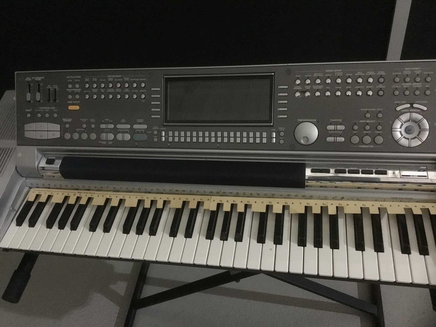 Lot 305 Technics KN7000 electric piano keyboard