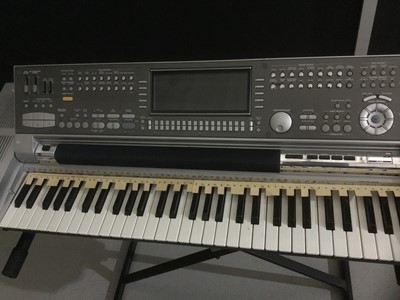 Lot 305 - Technics KN7000 electric piano keyboard