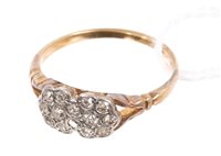 Lot 719 - 1930s diamond ring with a double flower...