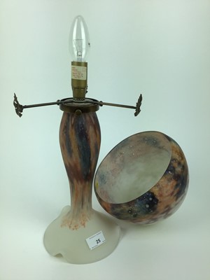 Lot 25 - Large art glass lamp in the form a jellyfish