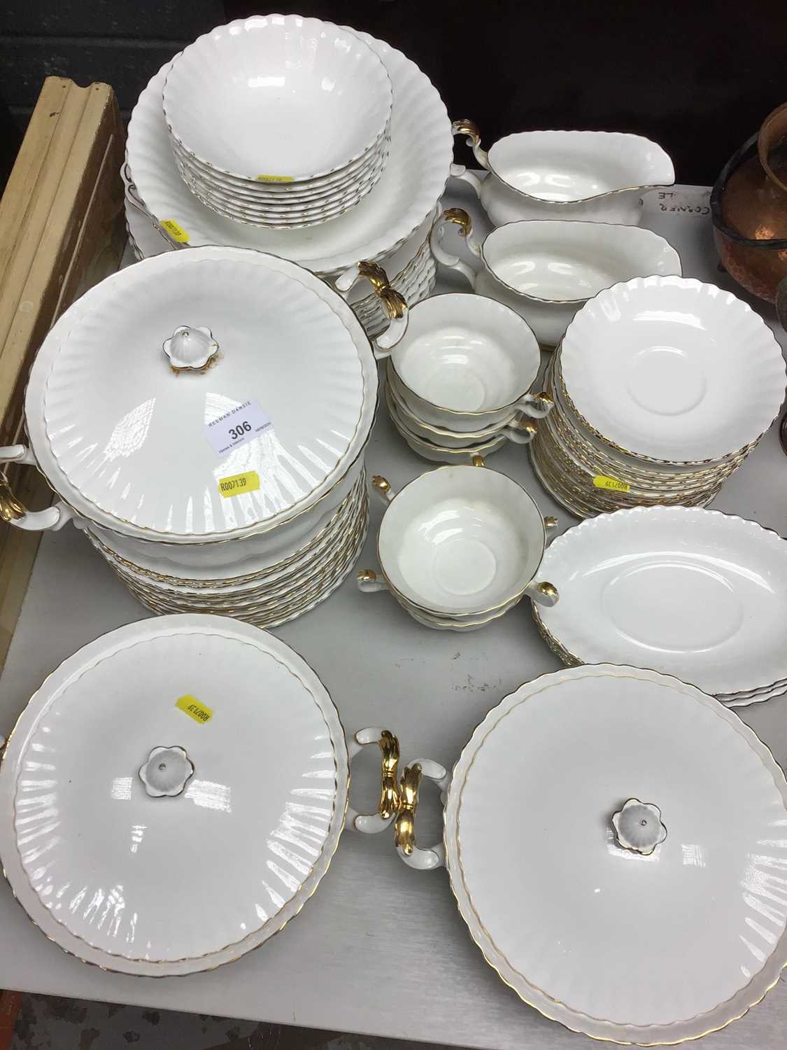 Lot 306 - Royal Albert Val D'or dinner service