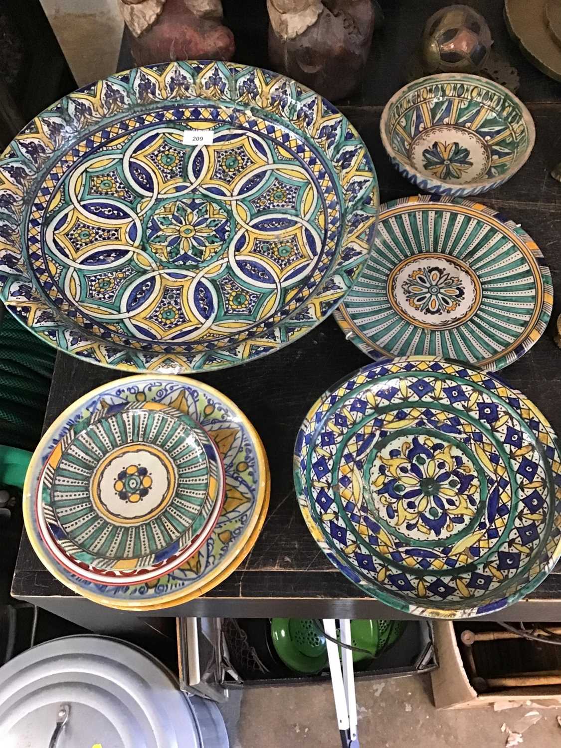 Lot 209 - Quantity of Iznik style ceramics